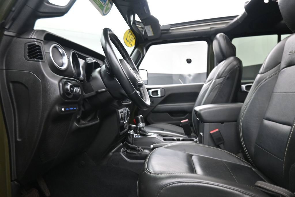 Used 2022 Jeep Wrangler Unlimited Sahara AWD/4WD image 16