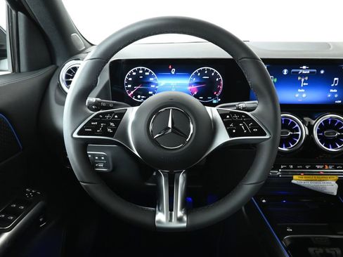 New 2025 Mercedes-Benz GLA 250 4MATIC image 14
