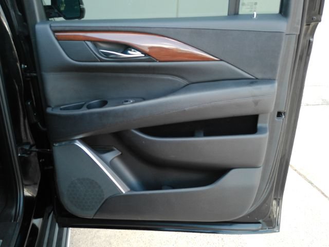 Used 2018 Cadillac Escalade ESV 4WD image 23