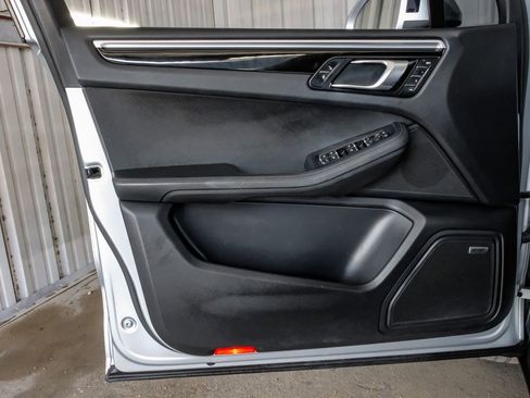 Used 2018 Porsche Macan Sport Edition image 44