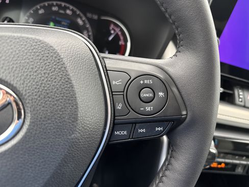 Used 2023 Toyota RAV4 XLE Premium image 23