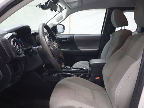 Used 2018 Toyota Tacoma SR RWD image 15