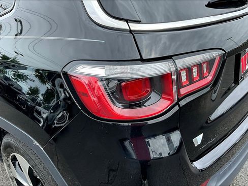 Used 2018 Jeep Compass Latitude w/ Popular Equipment Group FWD image 23