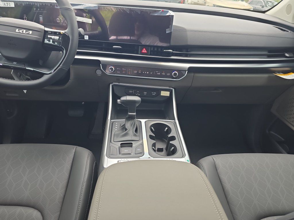 New 2027 Kia Carnival FWD image 14