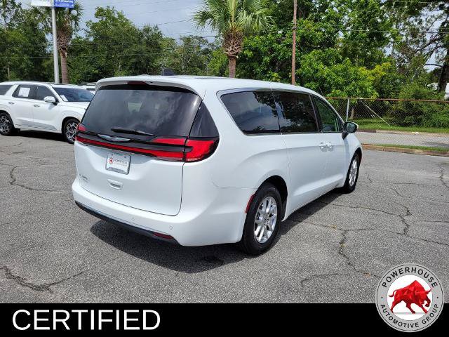 Used 2023 Chrysler Pacifica Touring-L FWD image 6