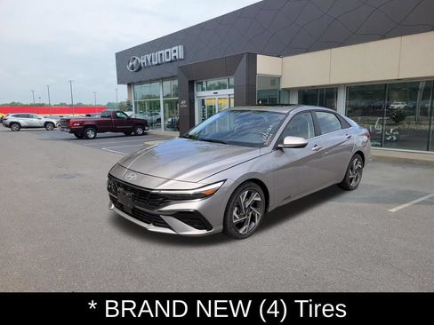 Certified 2025 Hyundai Elantra SEL FWD image 7