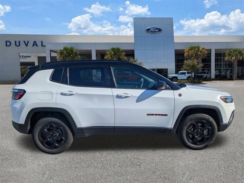 Used 2024 Jeep Compass Trailhawk image 3