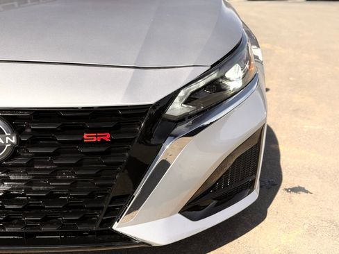 Used 2023 Nissan Altima 2.5 SV FWD image 5
