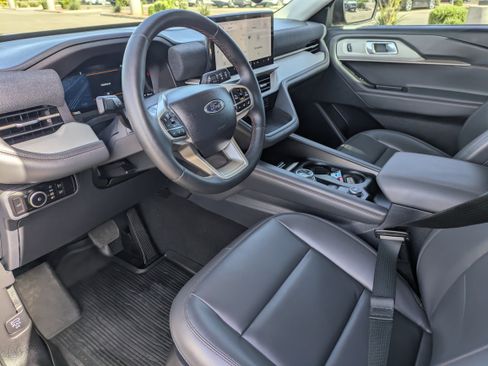 Used 2025 Ford Explorer Active w/ Active Comfort Package RWD image 24