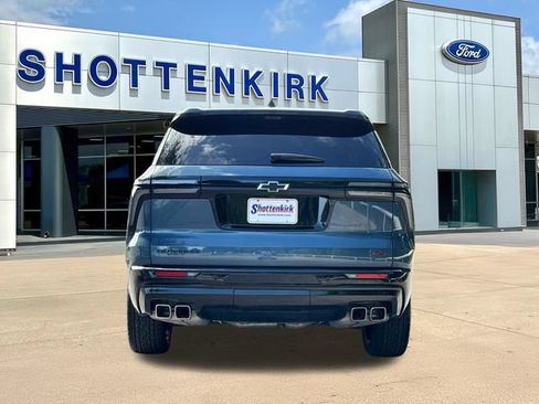 Used 2025 Chevrolet Traverse RS FWD image 7