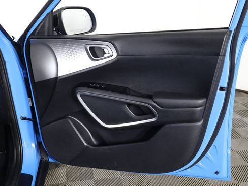 Used 2025 Kia Soul S FWD image 22
