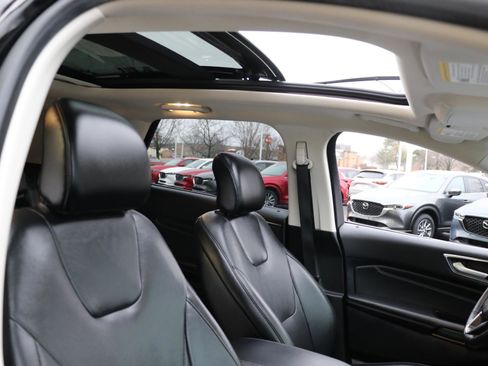 Used 2019 Ford Edge Titanium w/ Equipment Group 301A image 7