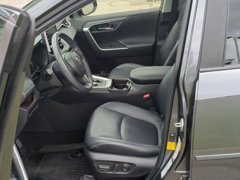 Used 2020 Toyota RAV4 Limited AWD/4WD image 11