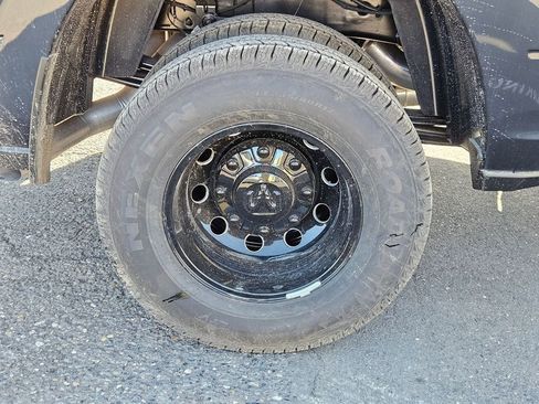 New 2026 RAM 3500 Laramie AWD/4WD image 9