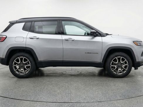 Used 2025 Jeep Compass Trailhawk AWD/4WD image 11