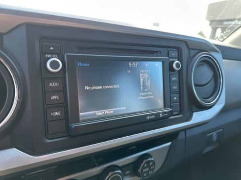 Used 2016 Toyota Tacoma SR5 AWD/4WD image 13