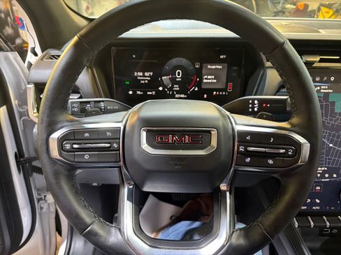 Used 2026 GMC Terrain Elevation w/ Elevation Premium Package AWD/4WD image 15