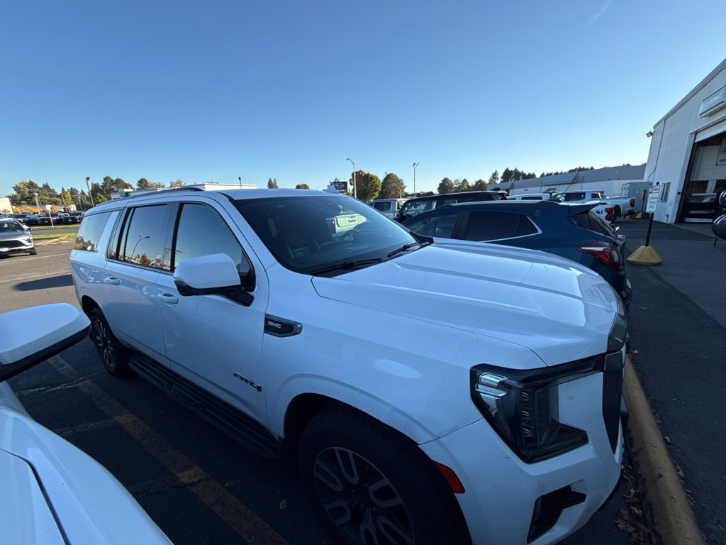 Used 2021 GMC Yukon XL AT4 w/ Technology Package AWD/4WD image 3