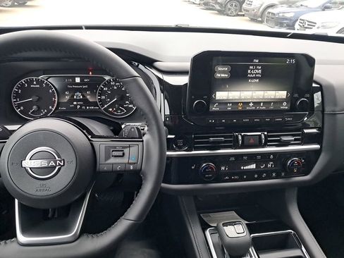 New 2025 Nissan Pathfinder SL w/ SL Premium Package image 18