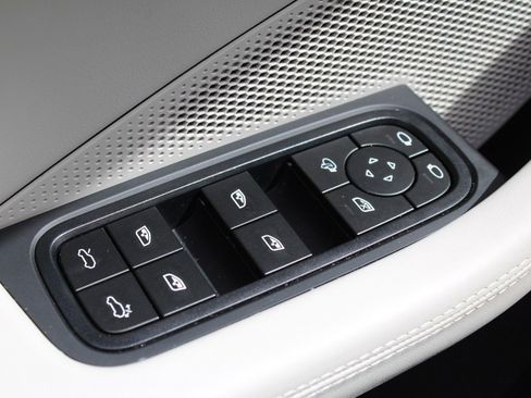 Used 2024 Porsche Macan 4 Electric image 19