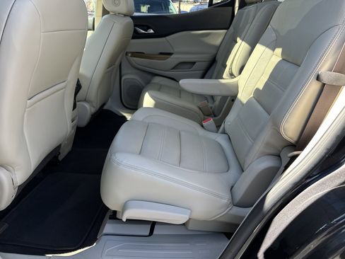 Used 2017 GMC Acadia Denali image 23