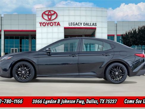 Used 2025 Toyota Camry SE FWD image 6