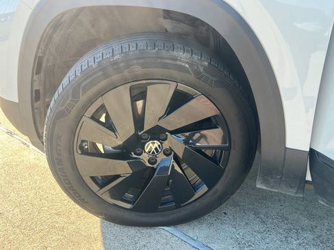 Used 2024 Volkswagen Atlas Cross Sport SE image 19