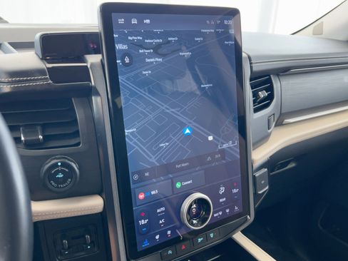 Used 2024 Ford Expedition Max Platinum image 25