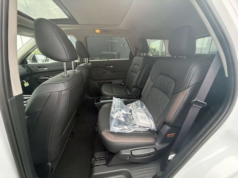 New 2026 Nissan Pathfinder Platinum AWD/4WD image 22