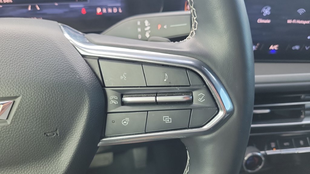Used 2024 Chevrolet Traverse LS FWD image 21