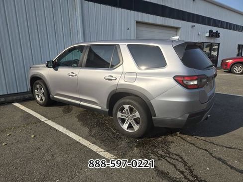 Used 2024 Honda Pilot EX-L image 3