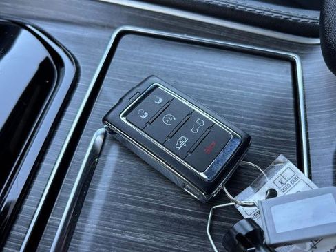 Used 2024 Jeep Wagoneer L Series III w/ Flexible Seating Group AWD/4WD image 28