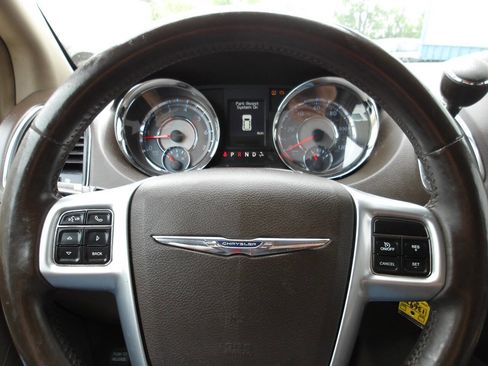 Used 2013 Chrysler Town & Country Touring-L w/ Driver Convenience Group FWD image 14
