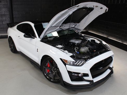 Used 2021 Ford Mustang Shelby GT500 w/ Carbon Fiber Track Pack RWD image 35