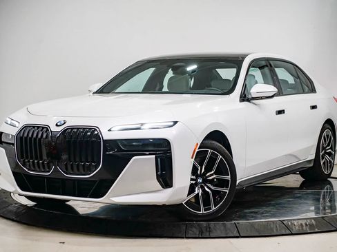 Used 2024 BMW 740i w/ Premium Package 2 RWD image 1