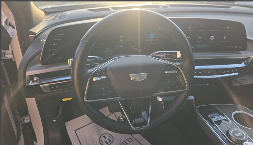 Used 2024 Cadillac Lyriq Luxury RWD image 11