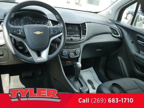 Used 2022 Chevrolet Trax LT w/ LT Convenience Package AWD/4WD image 37