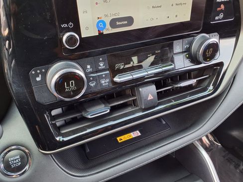 Certified 2023 Toyota Highlander XLE image 14