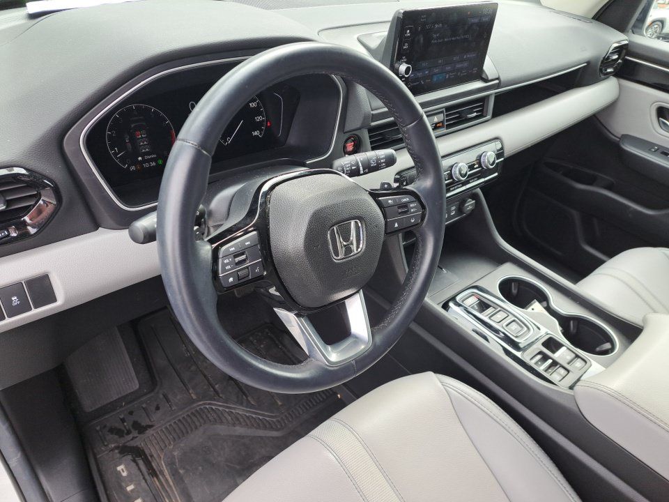 Used 2025 Honda Pilot Touring image 12