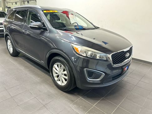 Used 2016 Kia Sorento AWD w/ LX Convenience Package image 2