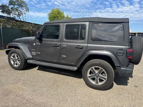 Used 2022 Jeep Wrangler Unlimited Sahara w/ LED Lighting Group AWD/4WD image 8