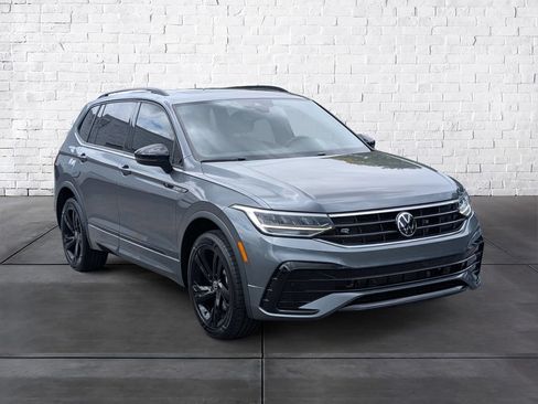 Certified 2023 Volkswagen Tiguan SE R-Line FWD image 2