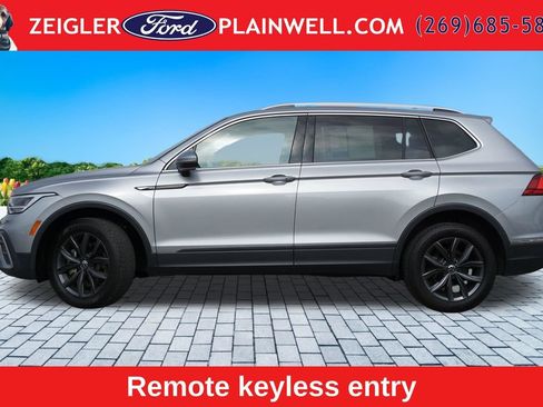 Used 2023 Volkswagen Tiguan SE AWD/4WD image 2