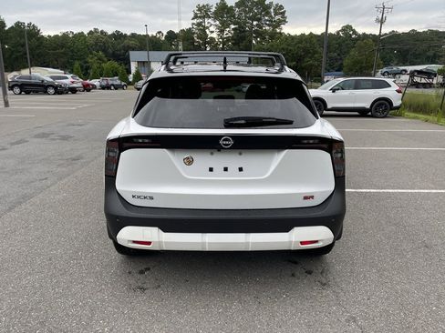New 2025 Nissan Kicks SR w/ Illumination Package image 5