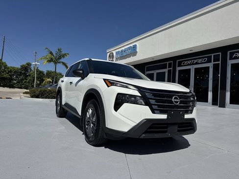 Used 2024 Nissan Rogue S AWD/4WD image 30