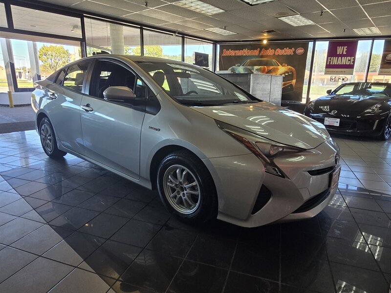 Used 2016 Toyota Prius Two FWD image 4