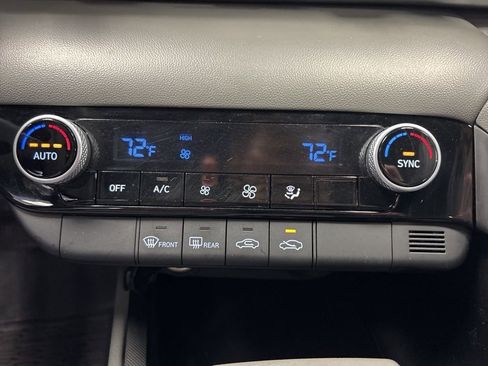 Used 2023 Hyundai Elantra SEL image 30