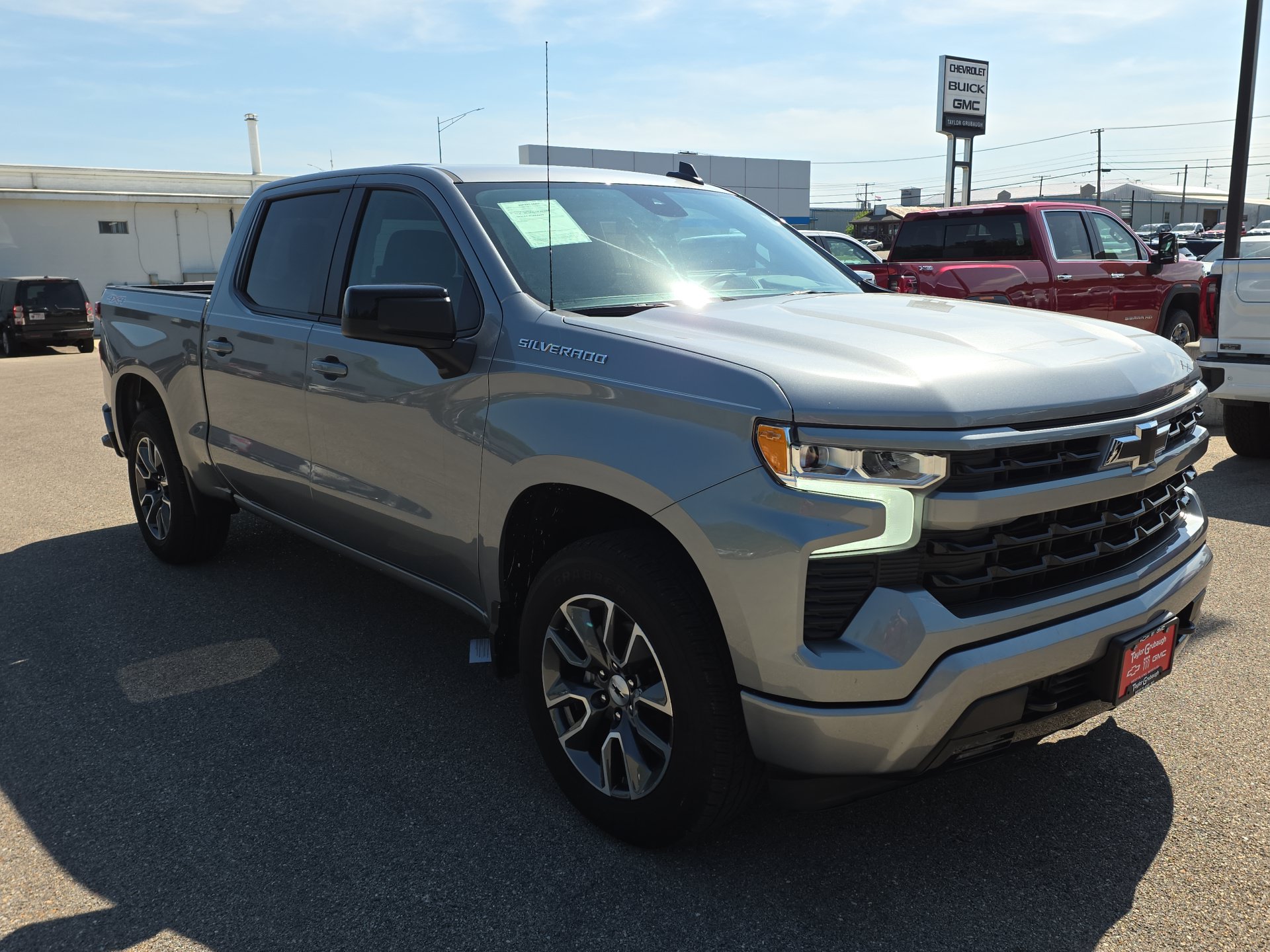 Used 2023 Chevrolet Silverado 1500 RST AWD/4WD image 2