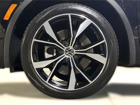 Used 2023 Volkswagen Tiguan SEL R-Line image 11