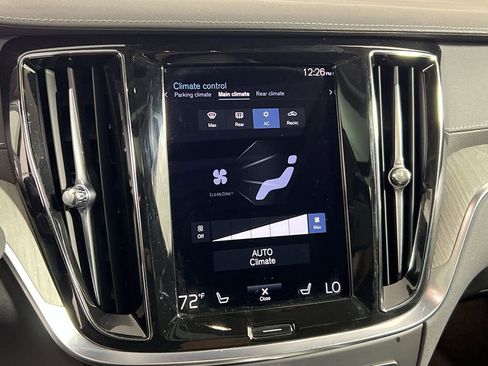 Used 2021 Volvo V60 T5 Cross Country image 18